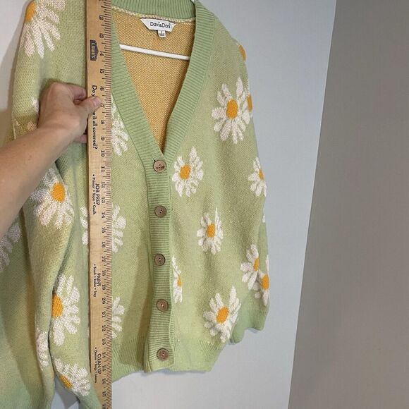 Davi & Dani Daisy Cardigan Sweater Green Sz S Oversized Pockets Button Preppy - Picture 3 of 8